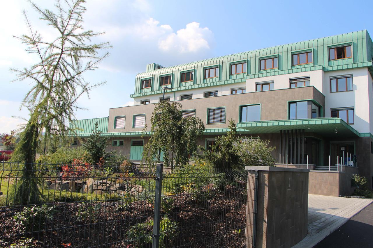 Hotel Bartos Frenštát pod Radhoštěm エクステリア 写真