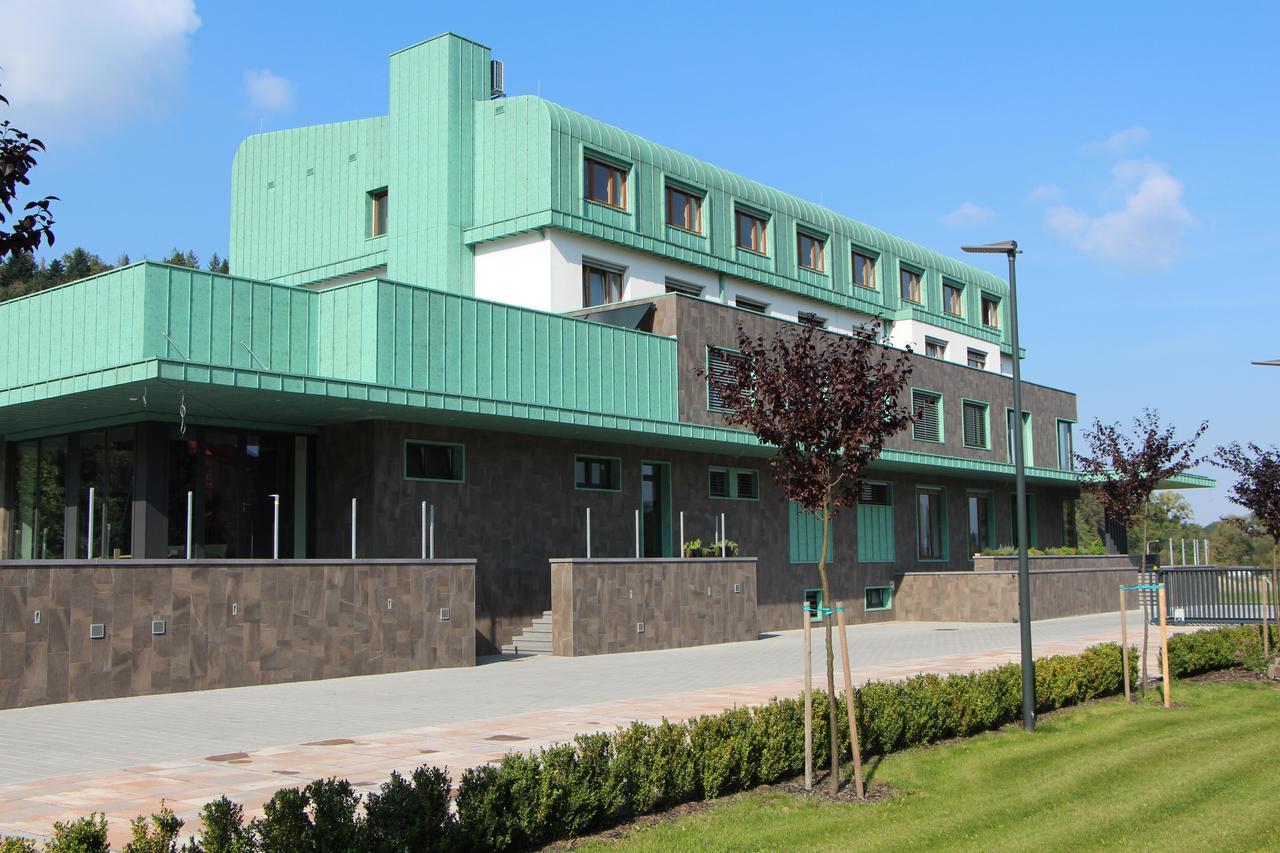 Hotel Bartos Frenštát pod Radhoštěm エクステリア 写真