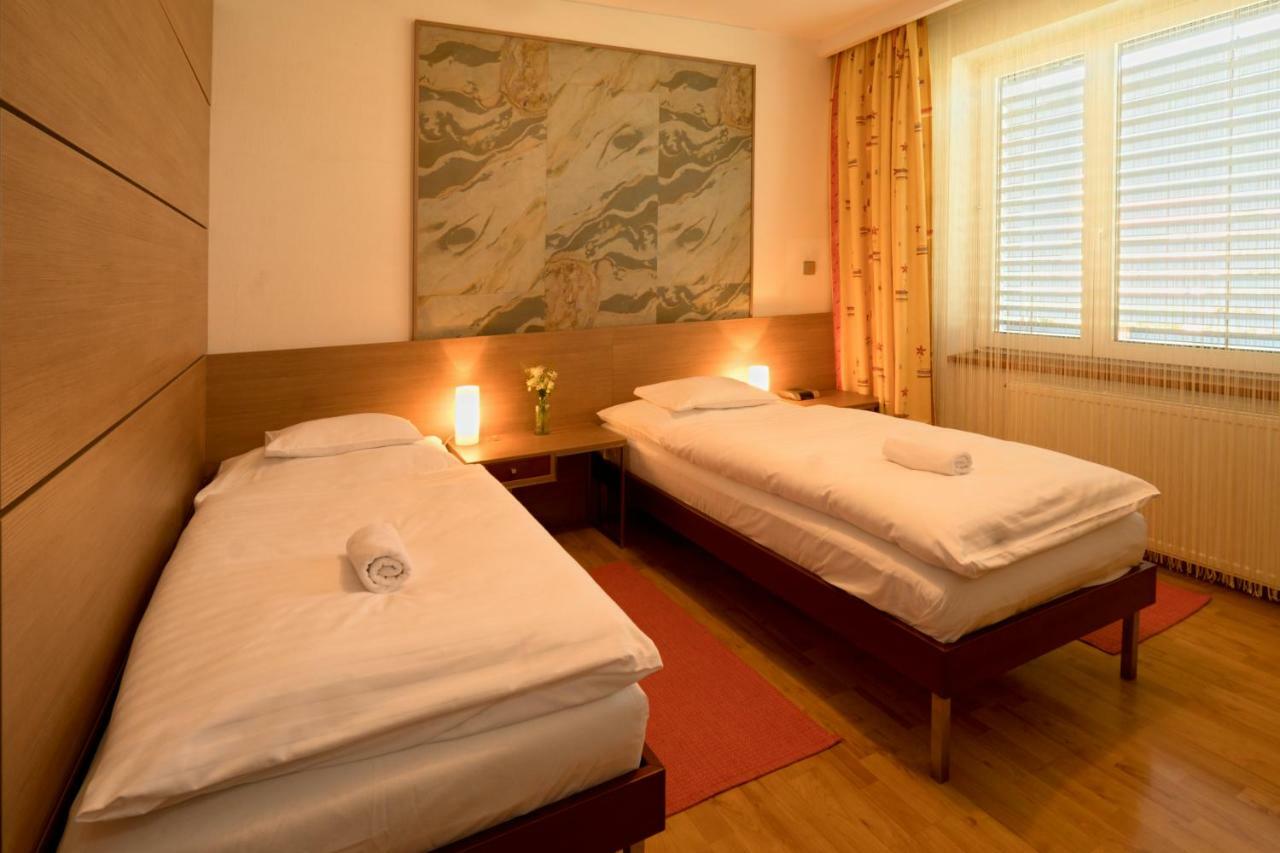 Hotel Bartos Frenštát pod Radhoštěm エクステリア 写真