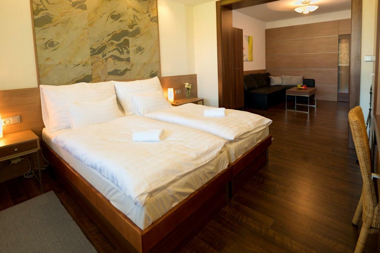 Hotel Bartos Frenštát pod Radhoštěm エクステリア 写真
