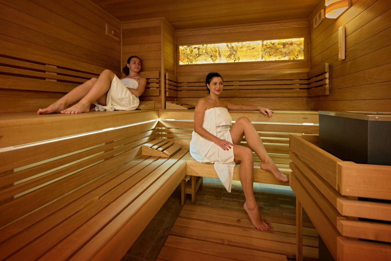 Hotel Bartos Frenštát pod Radhoštěm エクステリア 写真